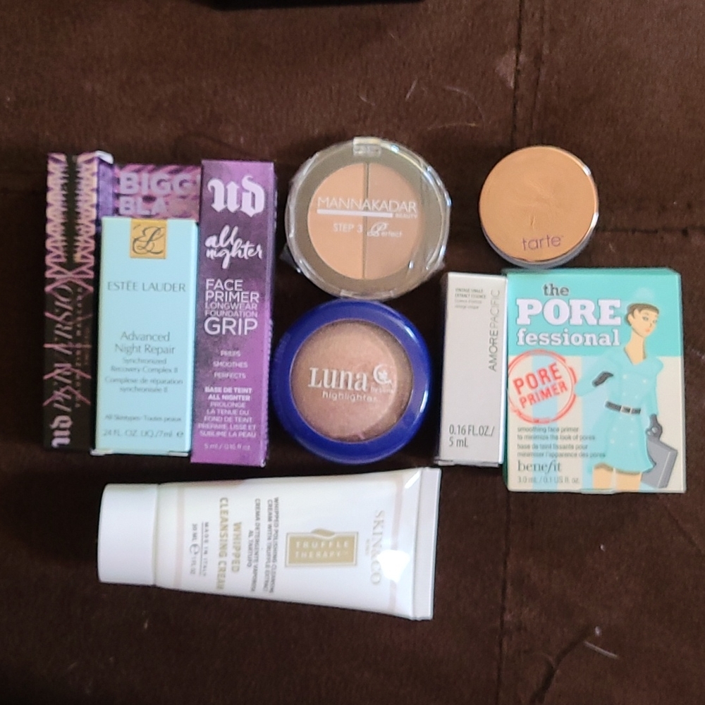 Lot (13) of sample size make up products